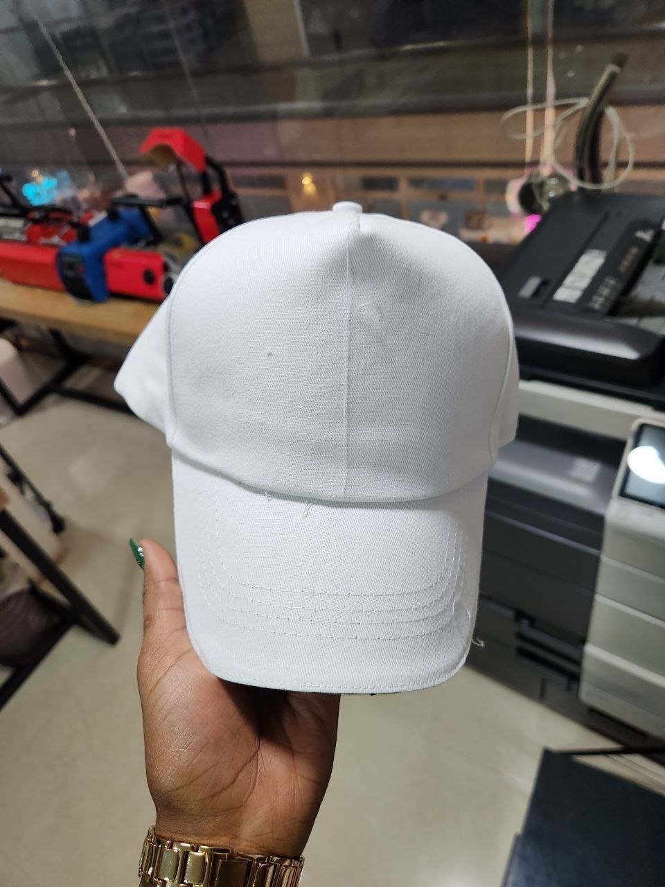 Caps